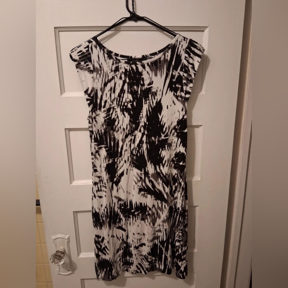 Black & White Printed Cap-Sleeve Dress